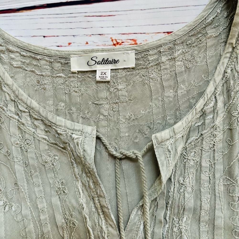 Women’s Sage Green Blouse! 2X - Picture 3 of 5